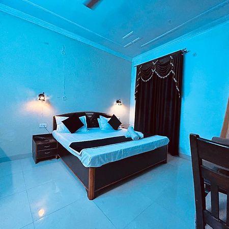 The For You Hotel & Restaurant Rishīkesh Exteriör bild