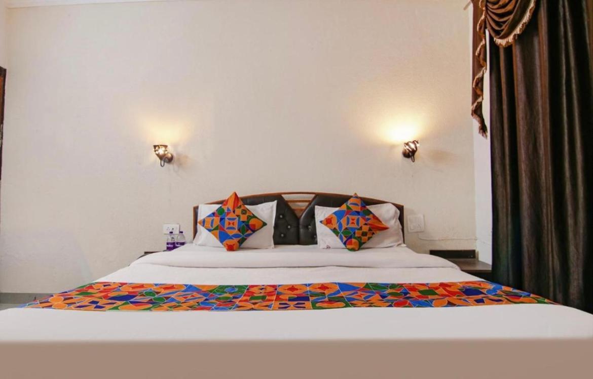 The For You Hotel & Restaurant Rishīkesh Exteriör bild