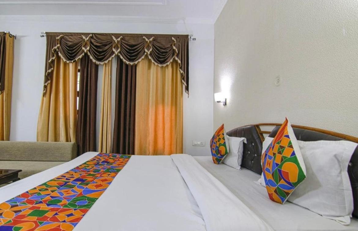 The For You Hotel & Restaurant Rishīkesh Exteriör bild