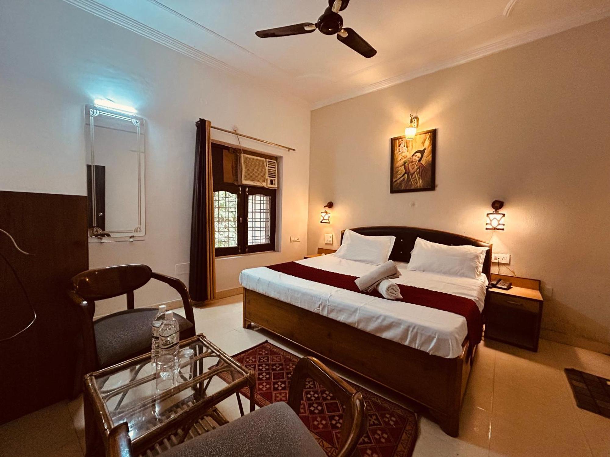 The For You Hotel & Restaurant Rishīkesh Exteriör bild