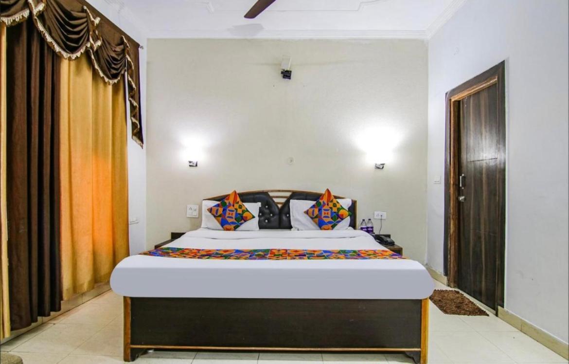 The For You Hotel & Restaurant Rishīkesh Exteriör bild