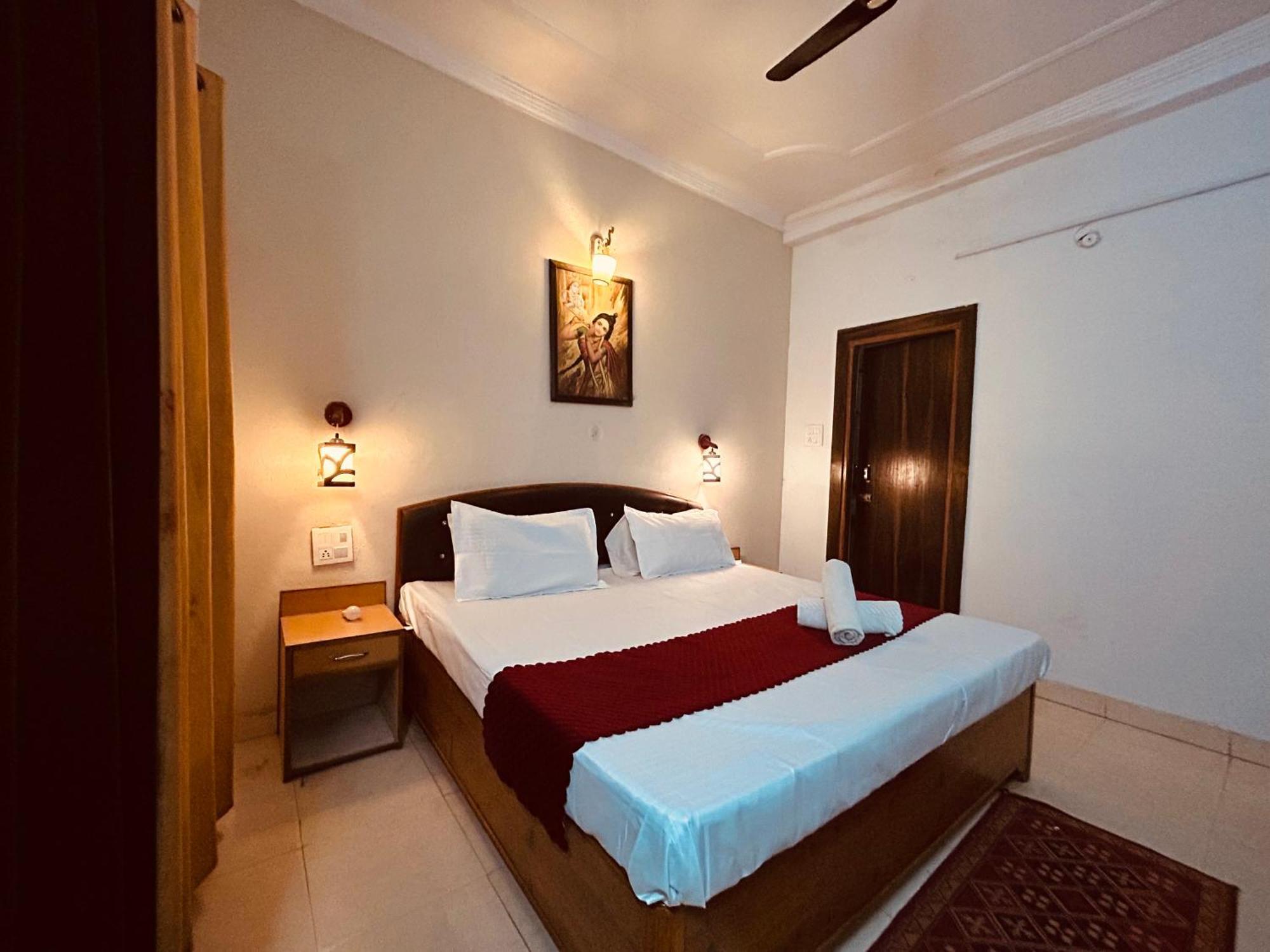 The For You Hotel & Restaurant Rishīkesh Exteriör bild