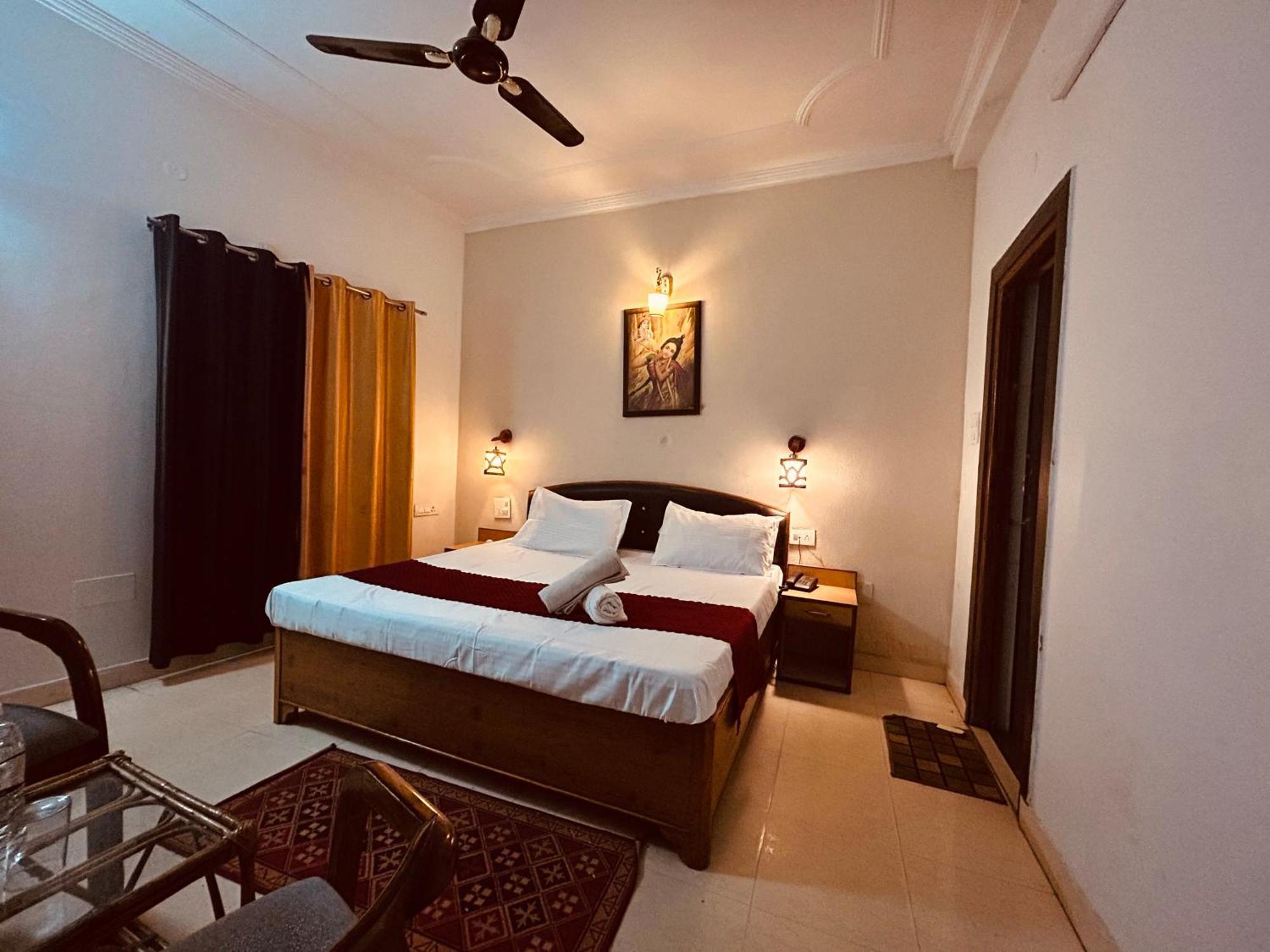 The For You Hotel & Restaurant Rishīkesh Exteriör bild