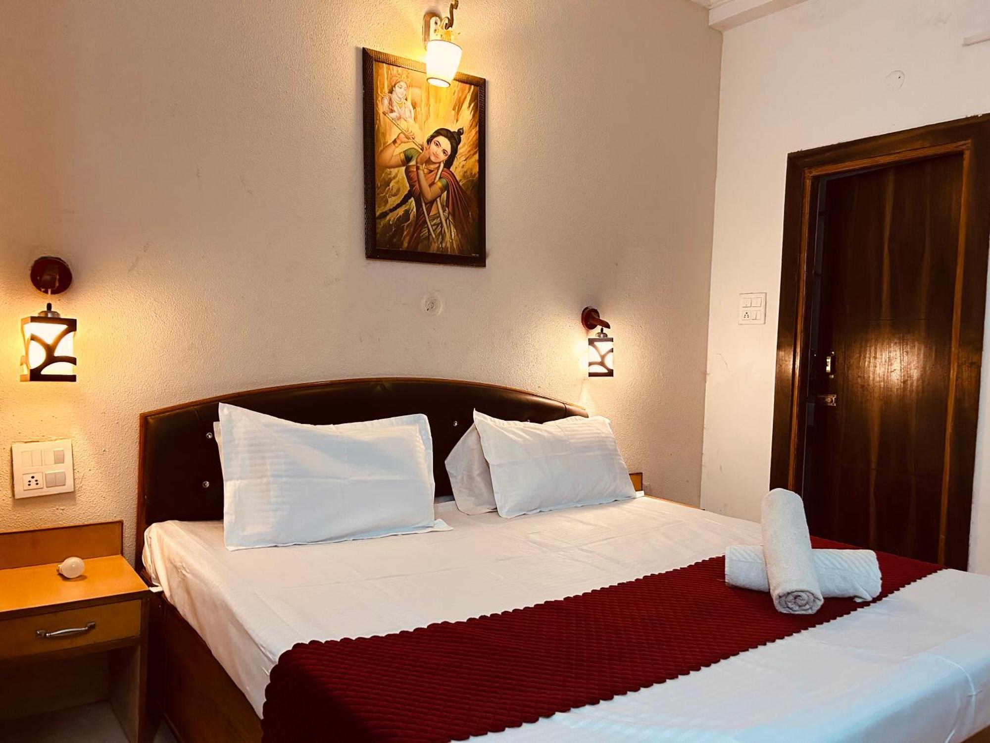 The For You Hotel & Restaurant Rishīkesh Exteriör bild