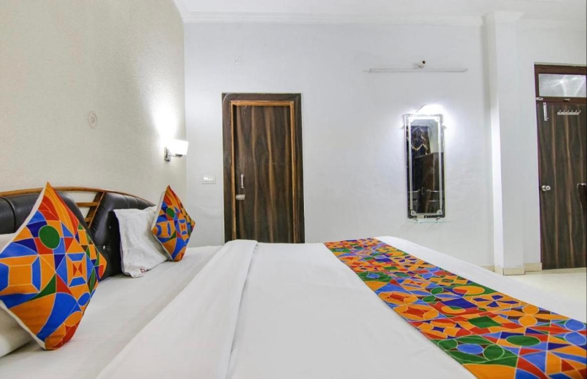 The For You Hotel & Restaurant Rishīkesh Exteriör bild
